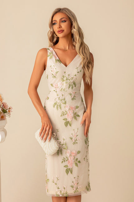 Robe Fourreau Brodée Délicate